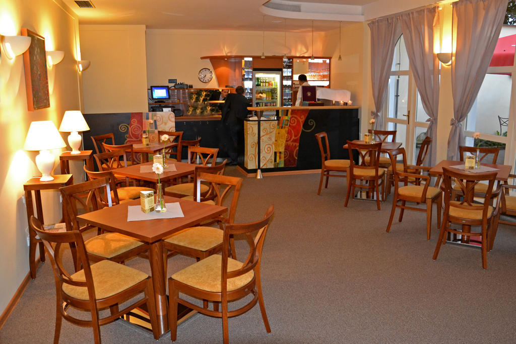 Hotel Havel Рихнов над Кнежноу Екстериор снимка